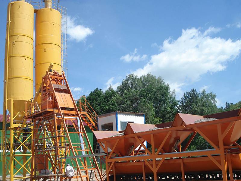 Analysis of The Advantages And Disadvantages 0f Using Bucket Loading And Belt Conveyor In Concrete Mixing Plants